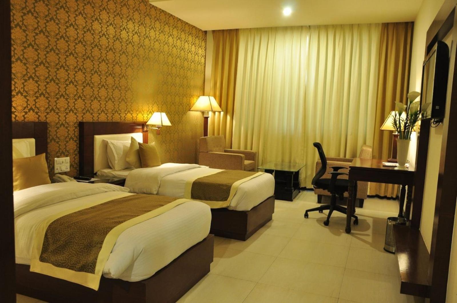 Hotel Devashish Haldwāni Dış mekan fotoğraf