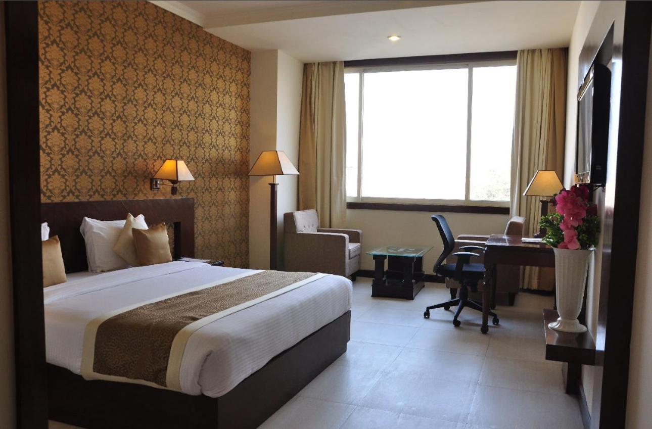 Hotel Devashish Haldwāni Dış mekan fotoğraf