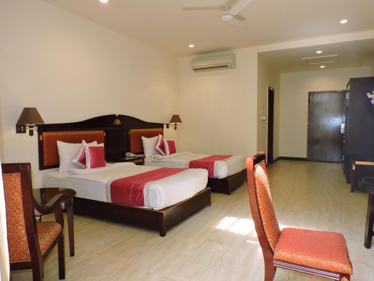 Hotel Devashish Haldwāni Dış mekan fotoğraf