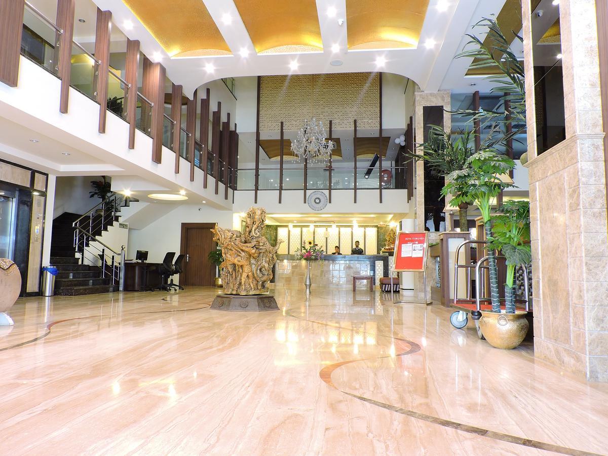 Hotel Devashish Haldwāni Dış mekan fotoğraf